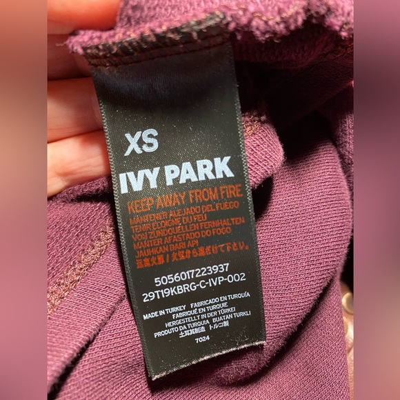 IVY PARK Chenille Logo Boxy Crop Tee - Picture 9 of 15